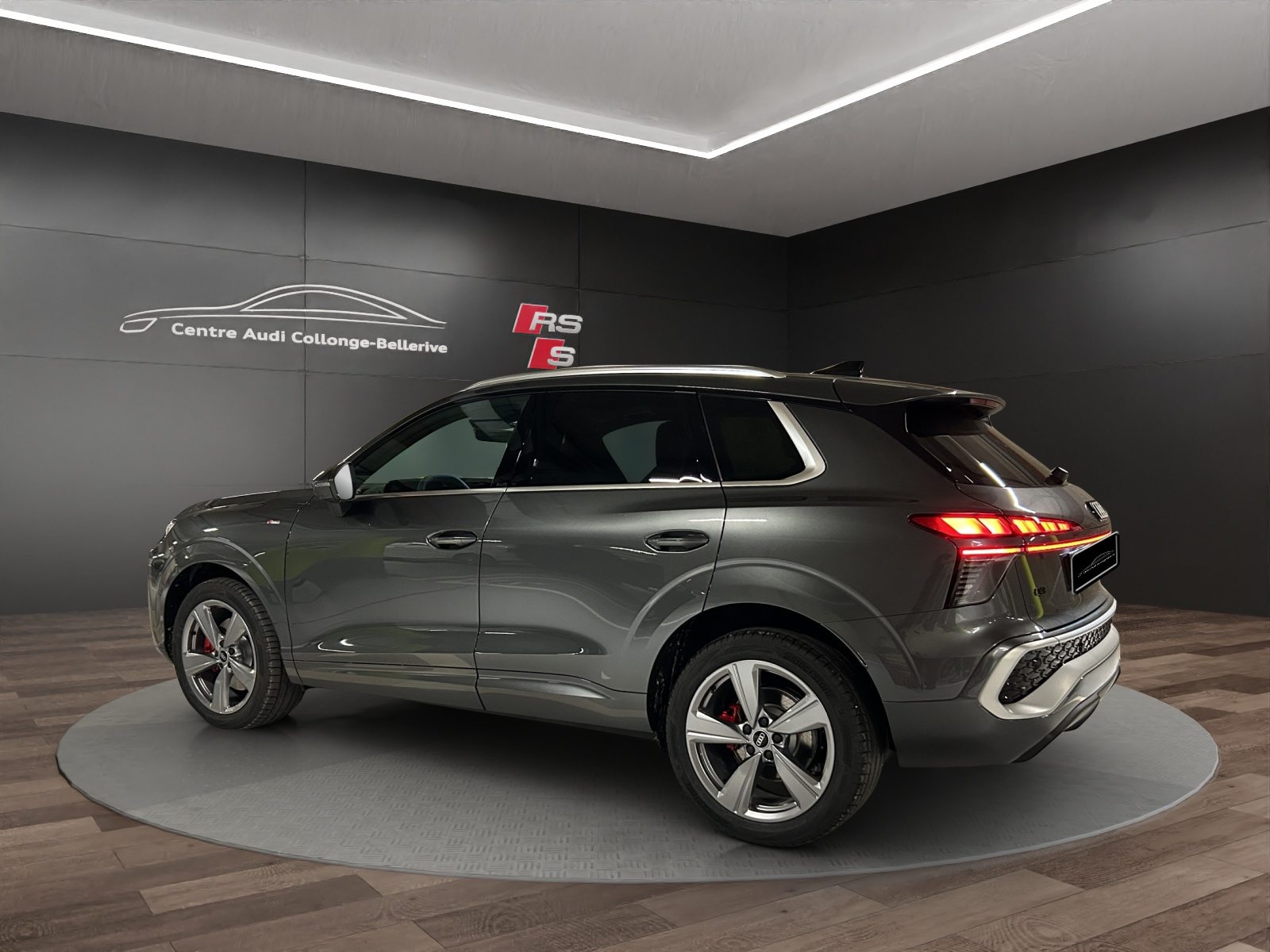 AUDI Q3 SUV TFSI 195 kW, Essence, Voiture nouvelle, Automatique - 4