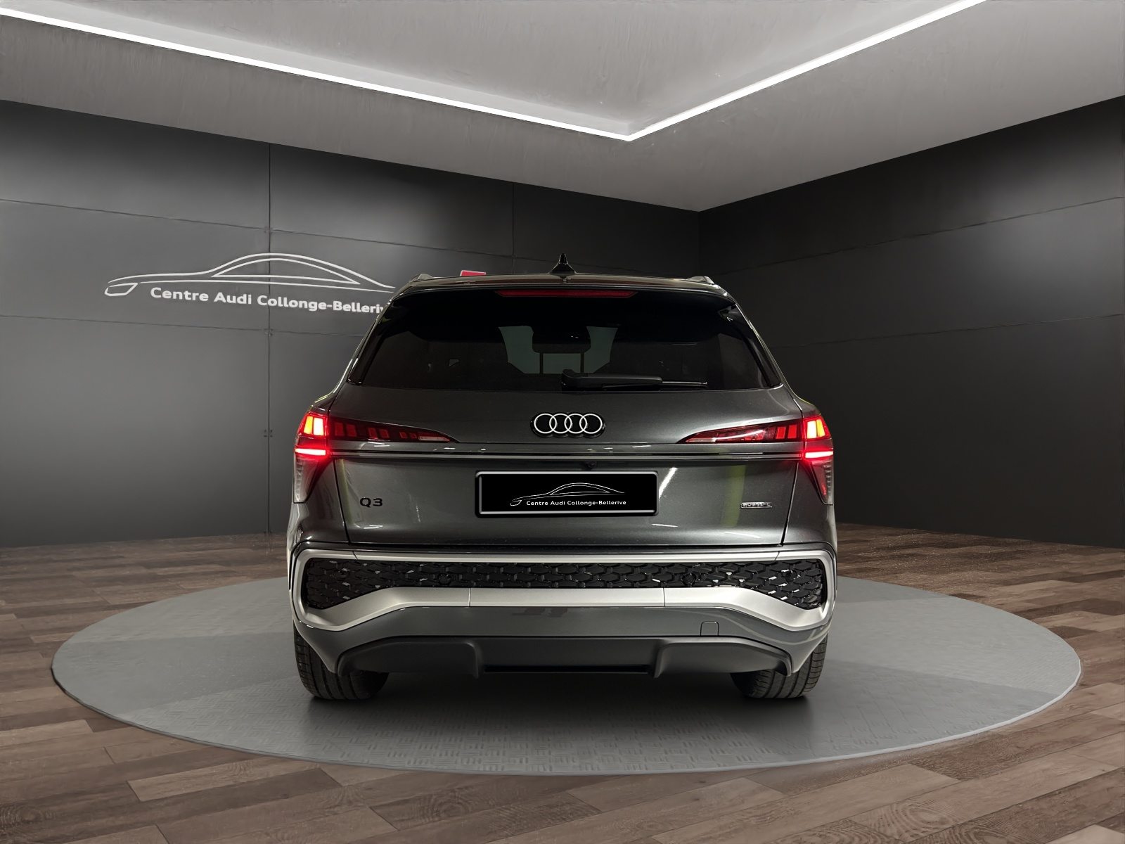 AUDI Q3 SUV TFSI 195 kW, Essence, Voiture nouvelle, Automatique - 5
