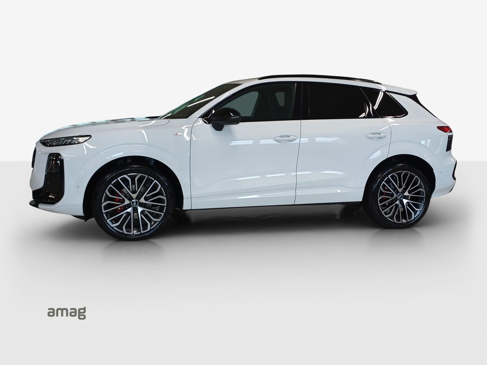 AUDI Q3 SUV TFSI 110 kW, Petrol, New car, Automatic - 2