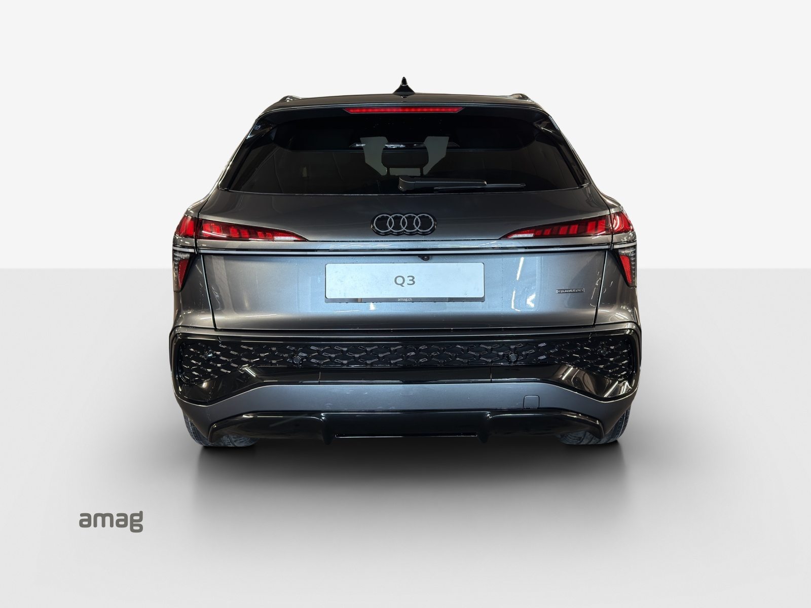 AUDI Q3 SUV TFSI 195 kW, Petrol, New car, Automatic - 4
