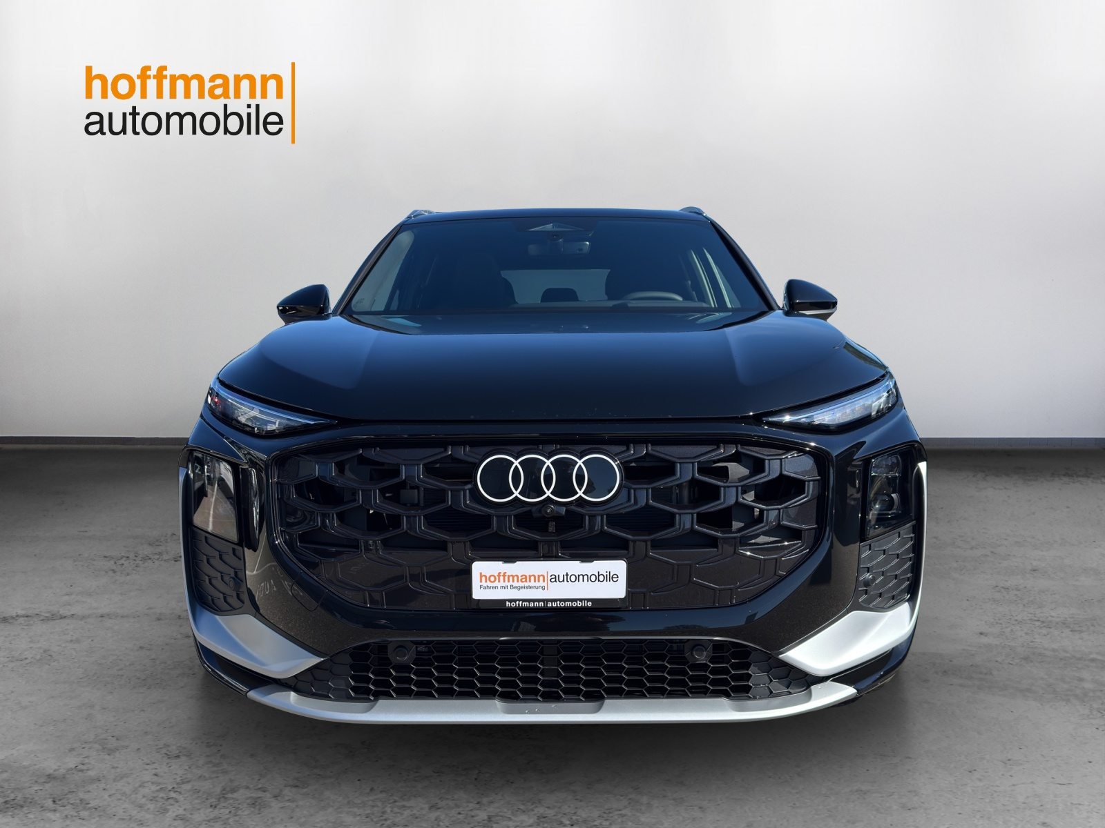AUDI Q3 SUV TFSI 195 kW, Petrol, New car, Automatic - 2