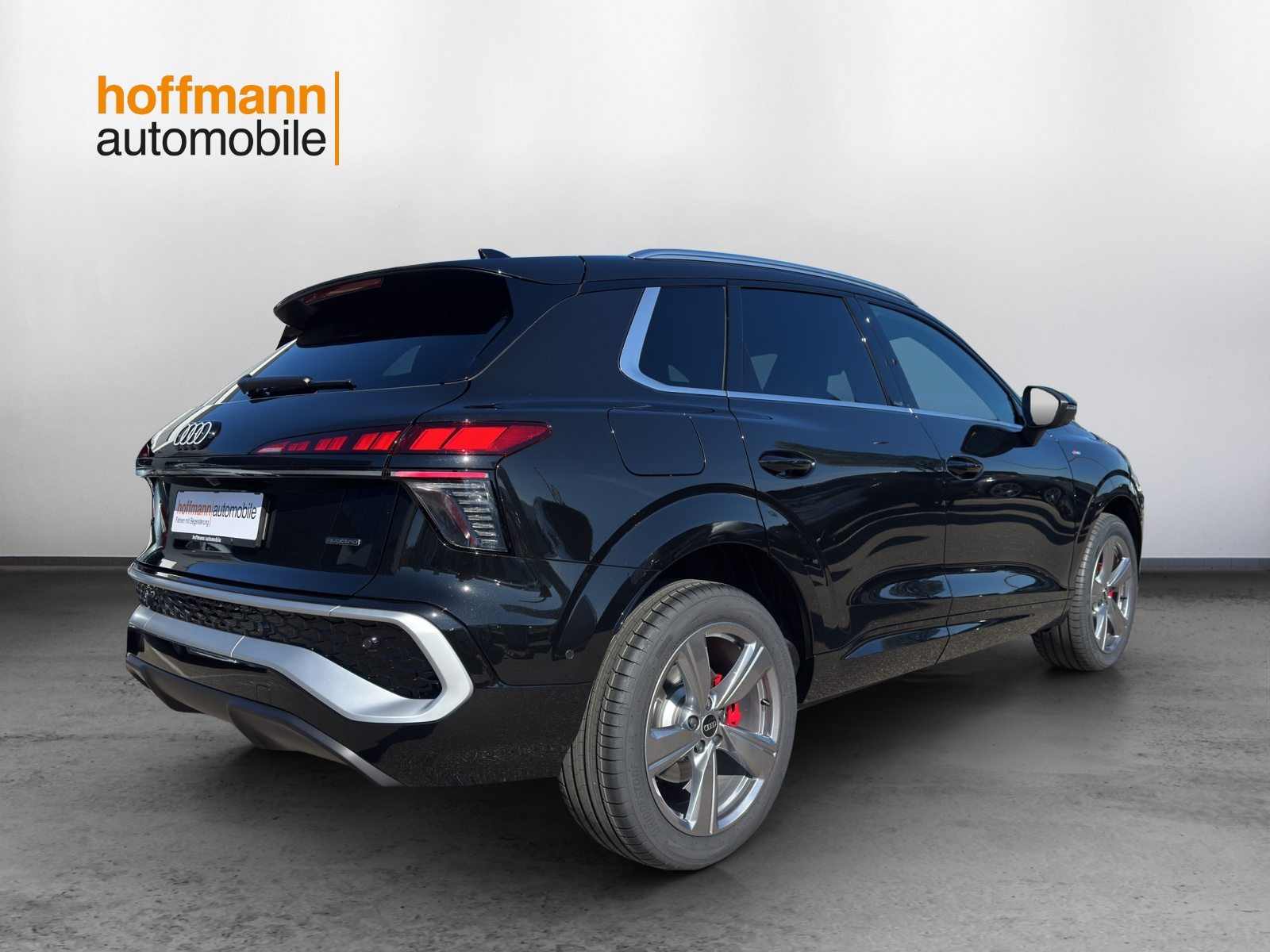 AUDI Q3 SUV TFSI 195 kW, Petrol, New car, Automatic - 4