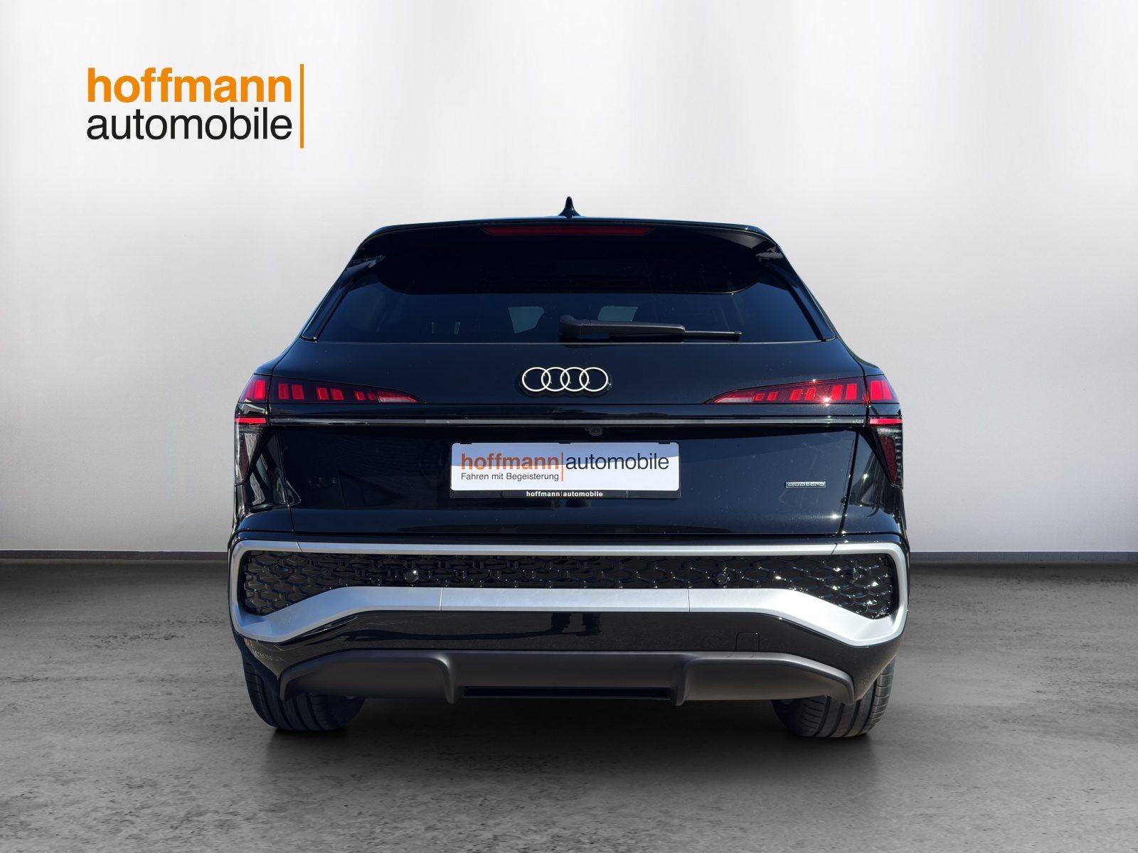 AUDI Q3 SUV TFSI 195 kW, Petrol, New car, Automatic - 5