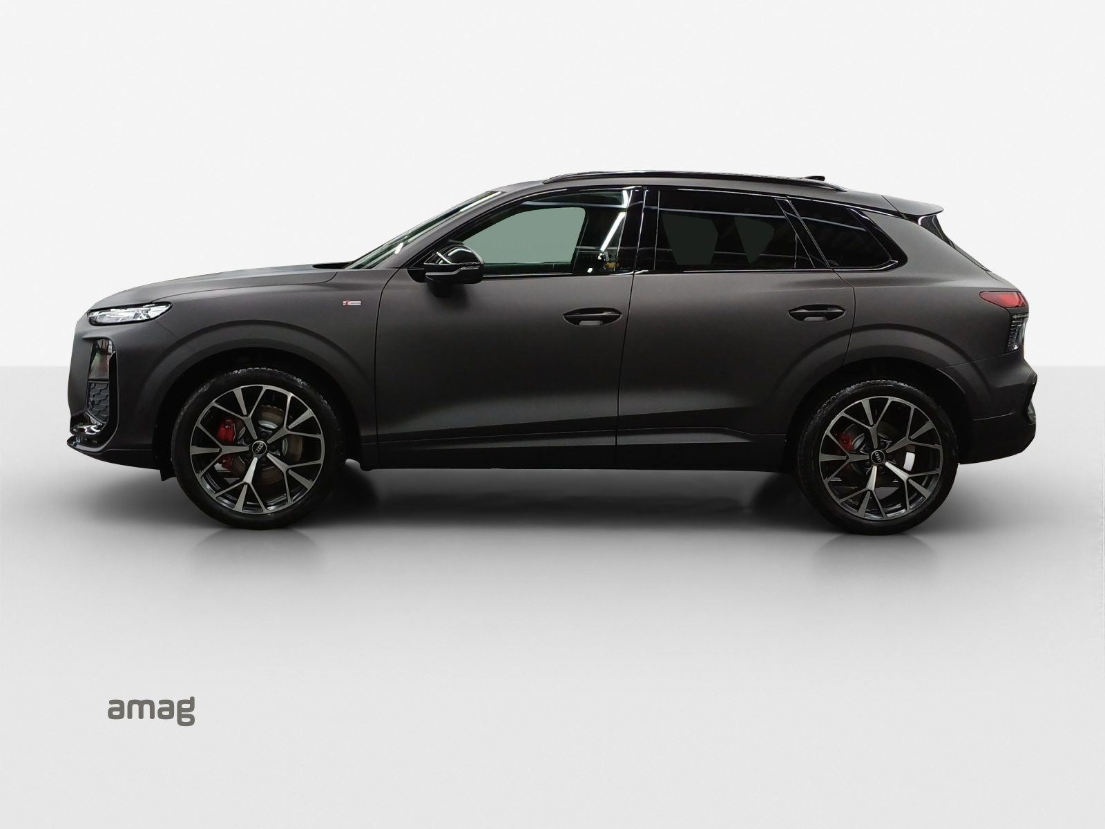 AUDI Q3 SUV TFSI 195 kW, Petrol, New car, Automatic - 2
