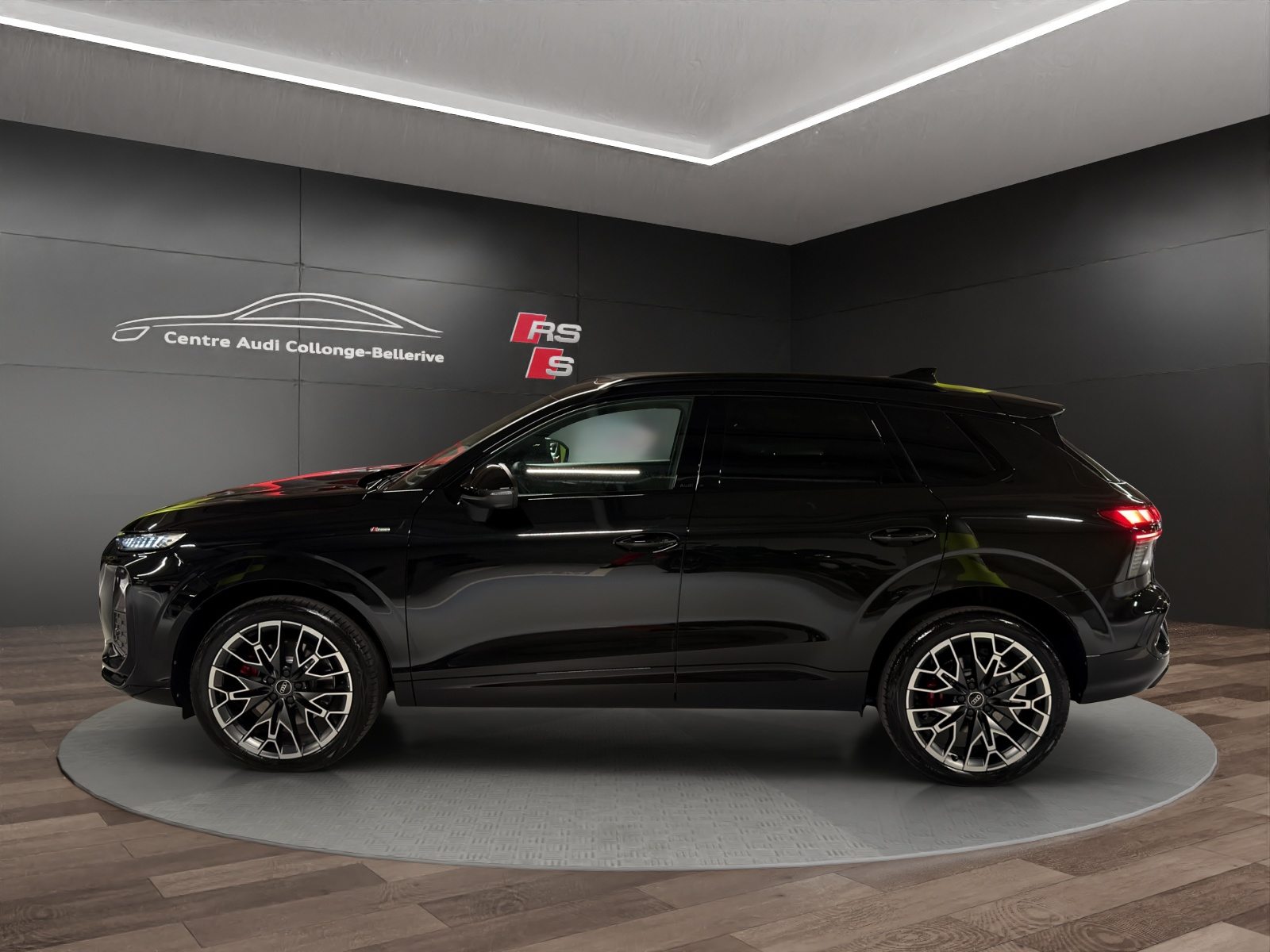 AUDI Q3 SUV TFSI 195 kW, Essence, Voiture nouvelle, Automatique - 3