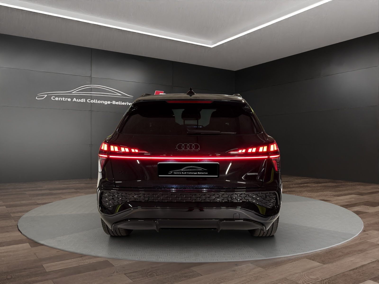 AUDI Q3 SUV TFSI 195 kW, Essence, Voiture nouvelle, Automatique - 5