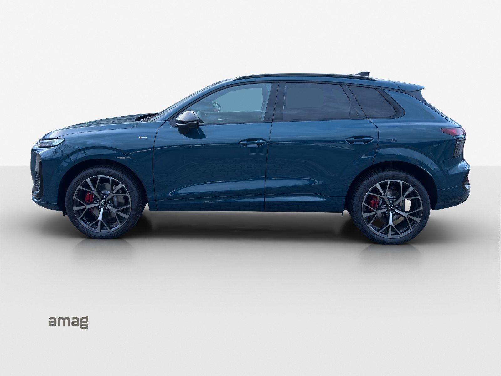 AUDI Q3 SUV TFSI 195 kW, Essence, Voiture nouvelle, Automatique - 2