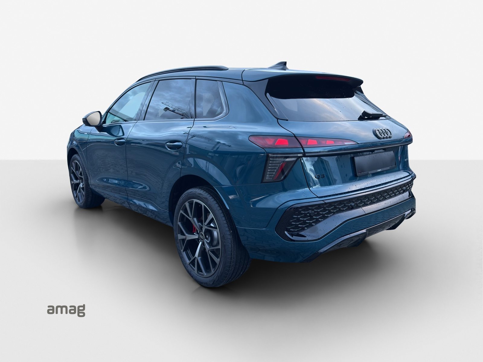 AUDI Q3 SUV TFSI 195 kW, Essence, Voiture nouvelle, Automatique - 3