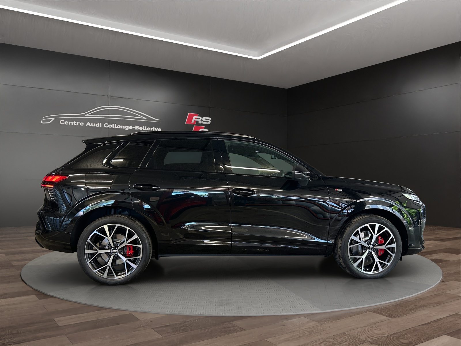 AUDI Q3 SUV TFSI 195 kW, Benzin, Neuwagen, Automatik - 7