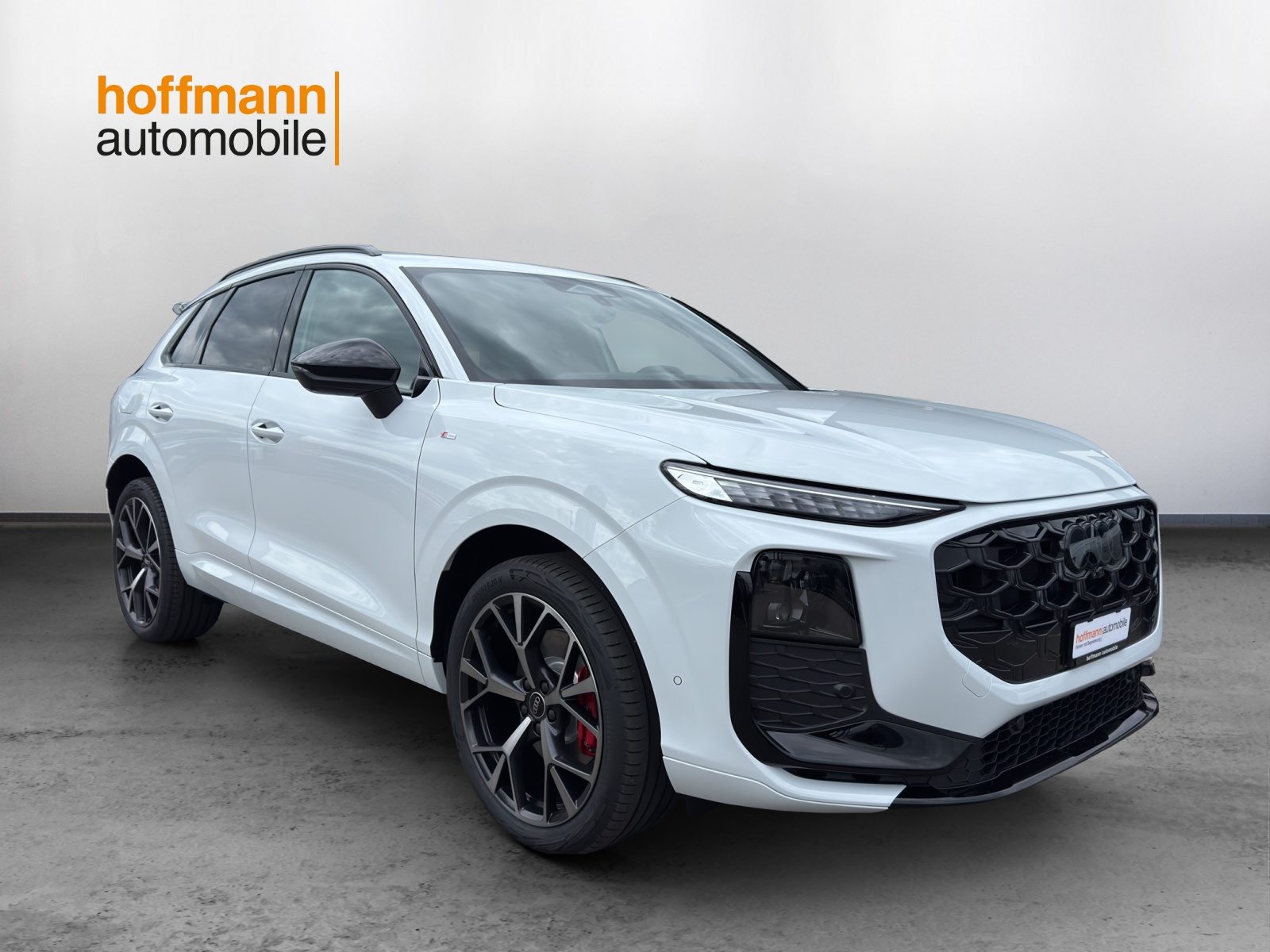AUDI Q3 SUV TFSI 195 kW, Petrol, New car, Automatic - 3