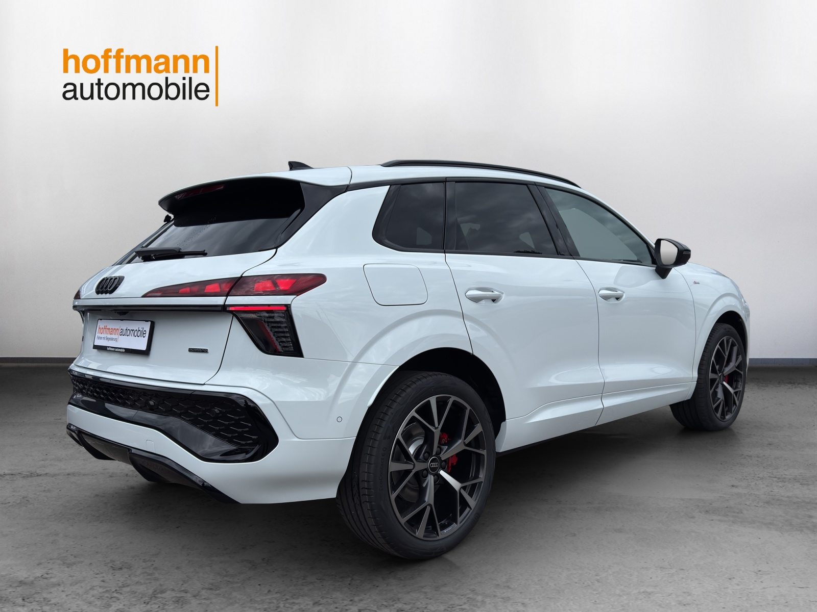 AUDI Q3 SUV TFSI 195 kW, Petrol, New car, Automatic - 4