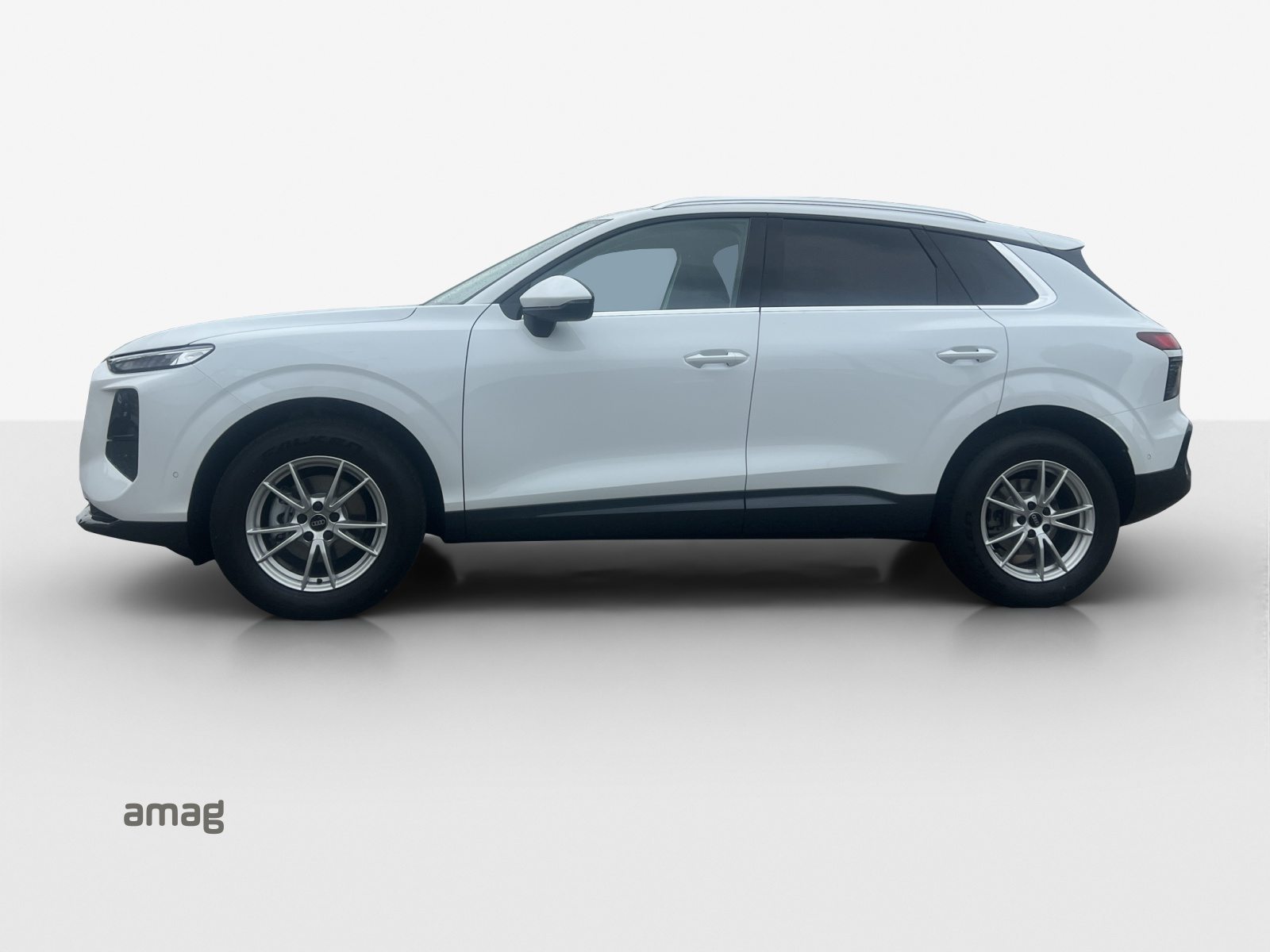 AUDI Q3 SUV TFSI 110 kW, Petrol, New car, Automatic - 2