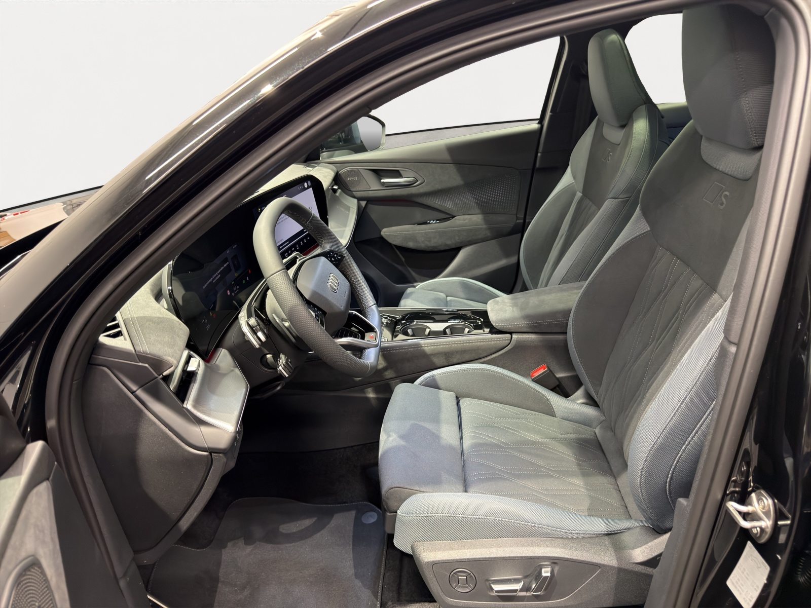 AUDI Q3 SB TFSI 195 kW, Petrol, New car, Automatic - 5