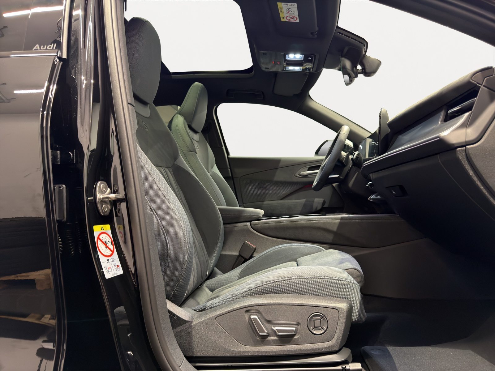 AUDI Q3 SB TFSI 195 kW, Petrol, New car, Automatic - 7