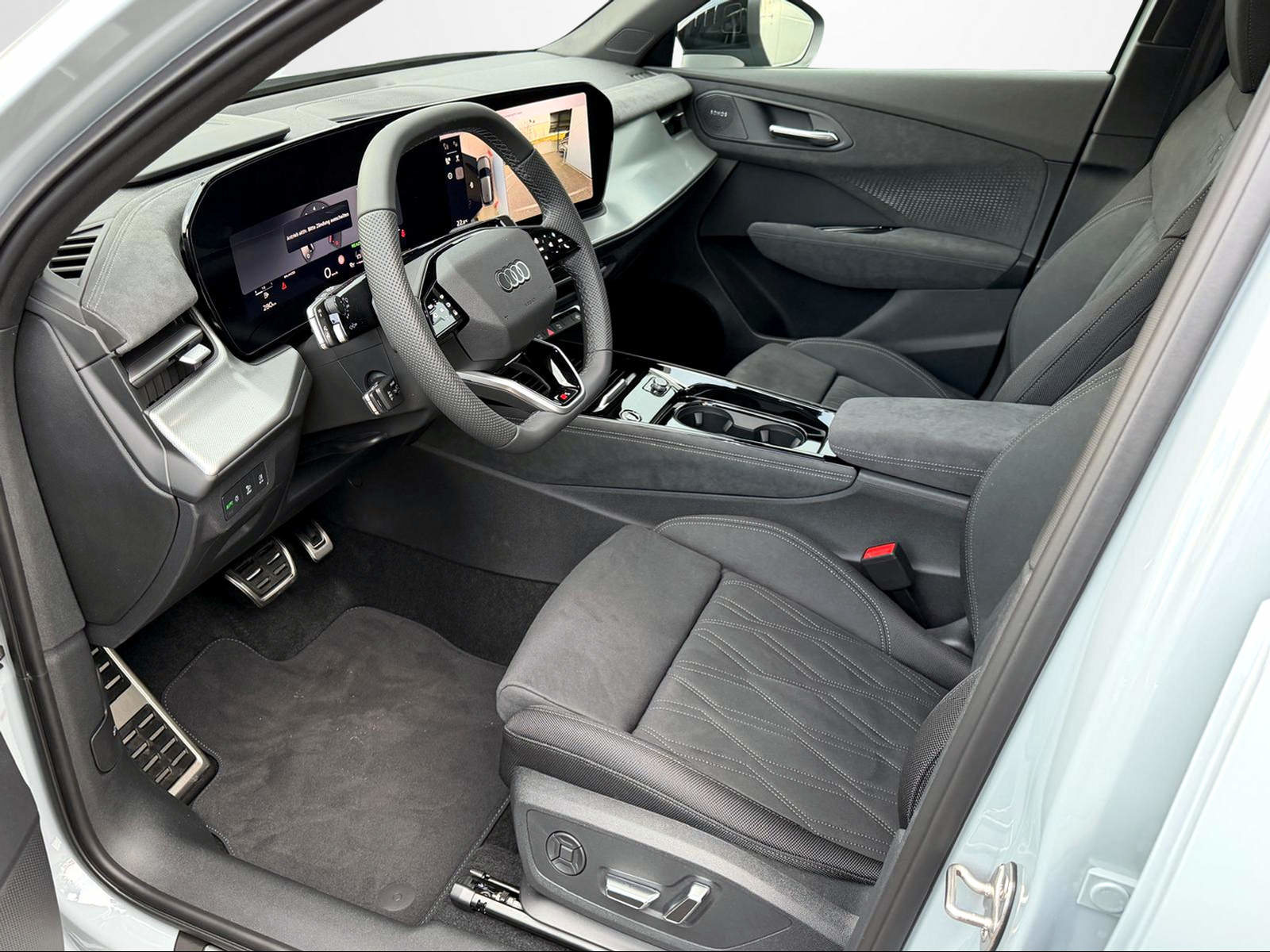 AUDI Q3 SUV TFSI 195 kW, Petrol, New car, Automatic - 5