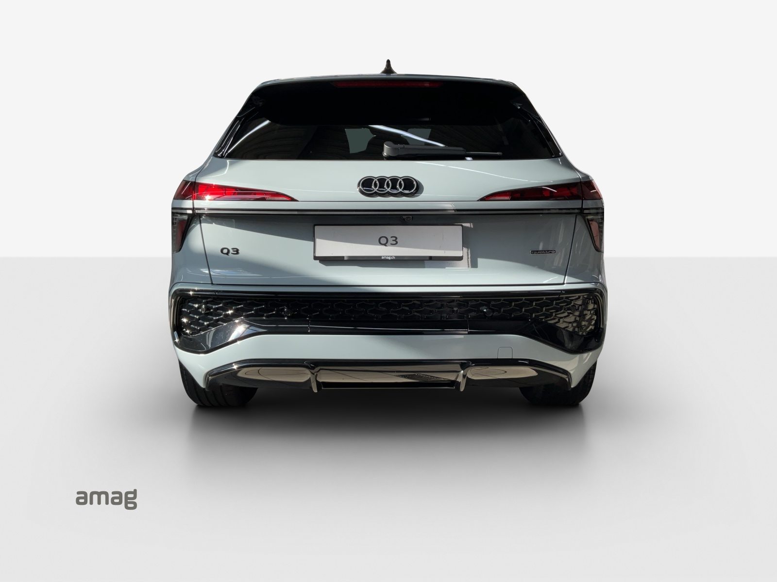 AUDI Q3 SUV TFSI 195 kW, Essence, Voiture nouvelle, Automatique - 4
