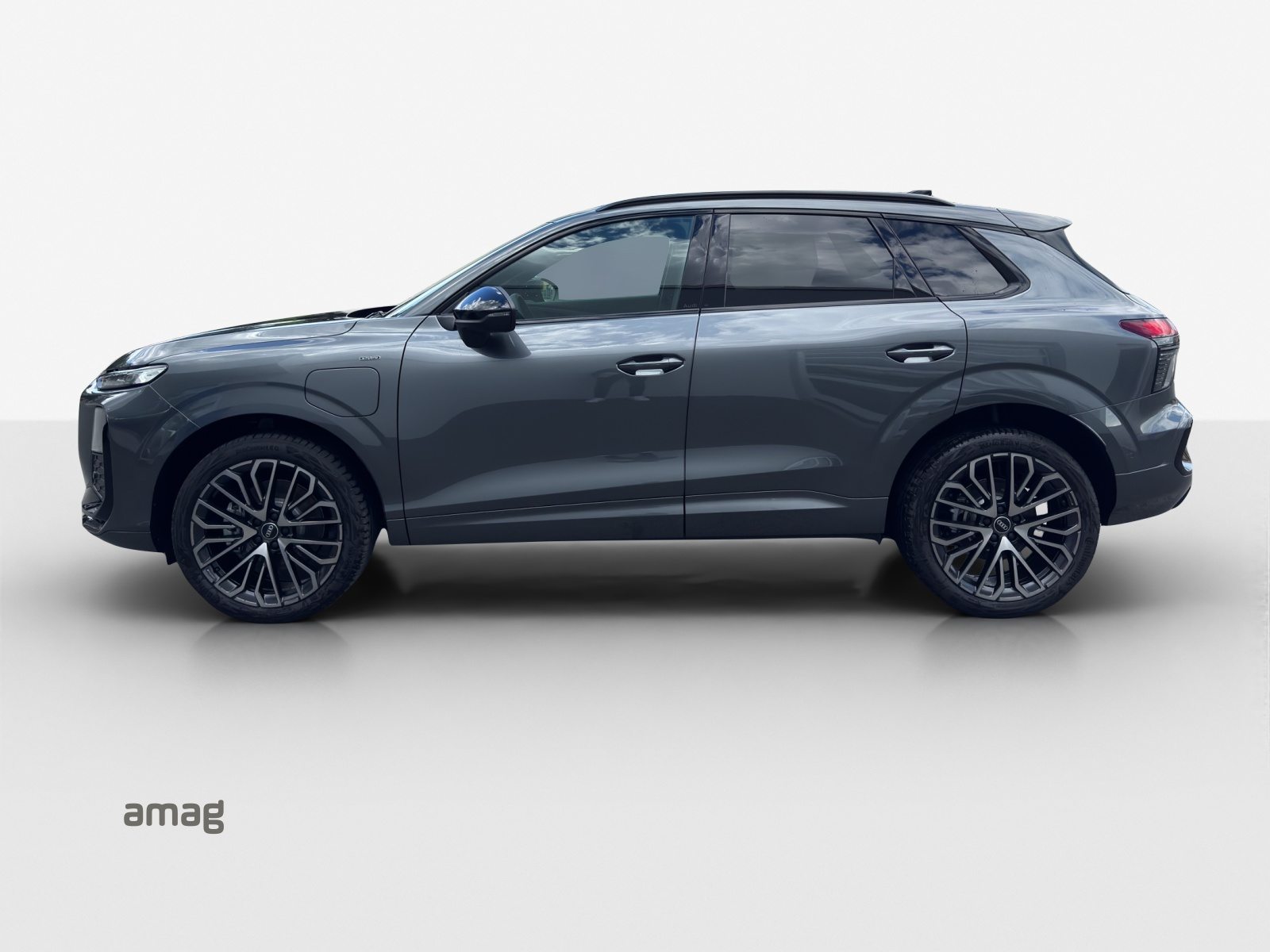 AUDI Q3 SUV e-hybrid 200 kW, Full-Hybrid Petrol/Electric, New car, Automatic - 2
