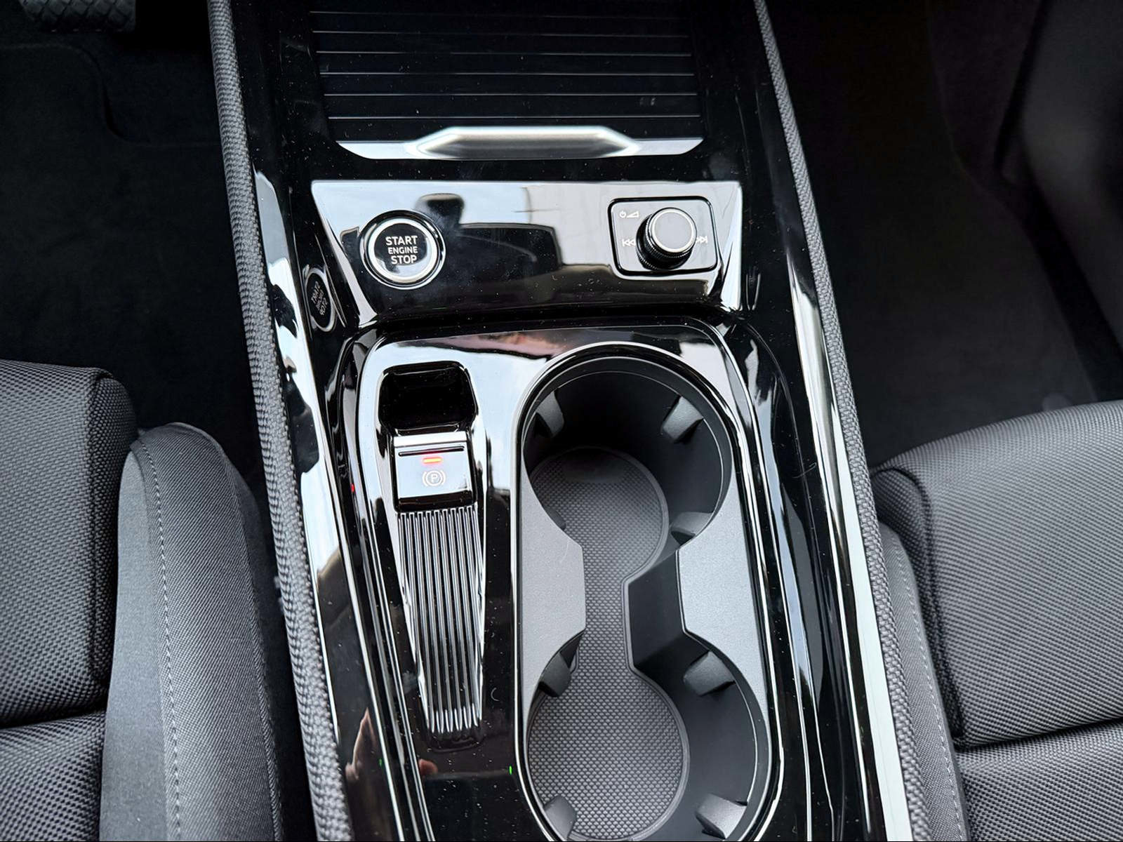 AUDI Q3 SUV TFSI 110 kW, Essence, Voiture nouvelle, Automatique - 7