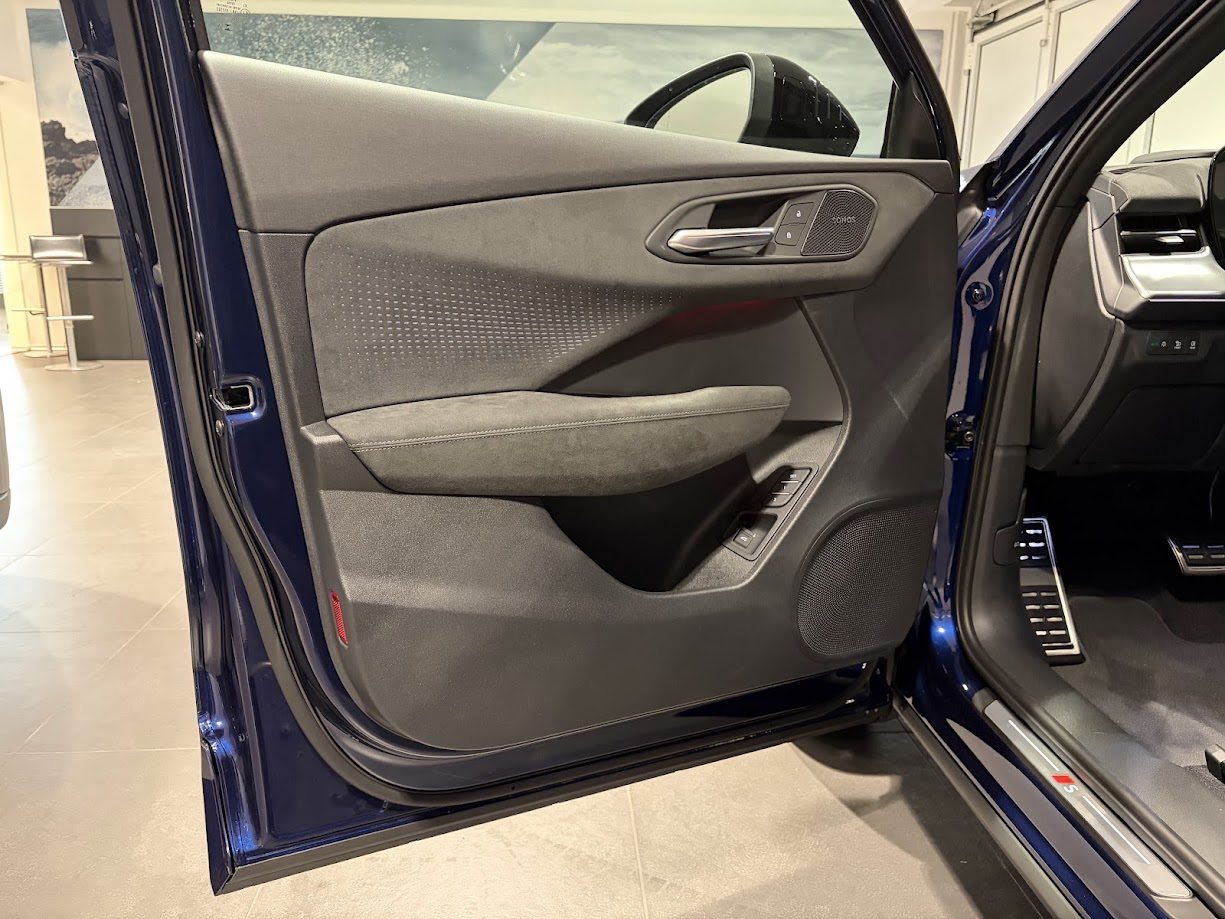 AUDI Q3 SUV TFSI 195 kW, Essence, Voiture nouvelle, Automatique - 3