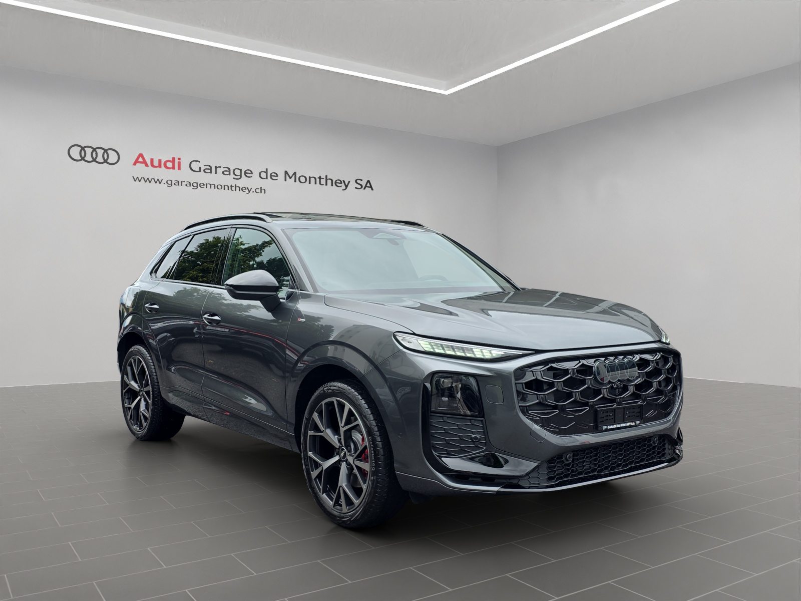 AUDI Q3 SUV TFSI 195 kW, Benzin, Neuwagen, Automatik - 2