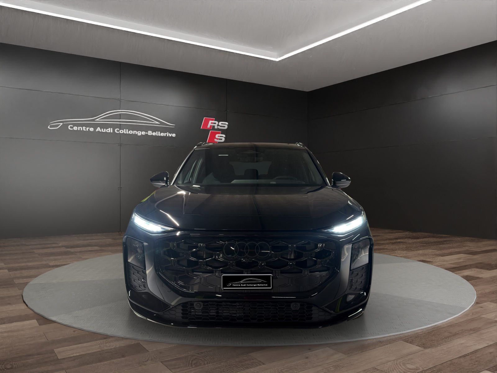 AUDI Q3 SUV TFSI 195 kW, Petrol, New car, Automatic - 2