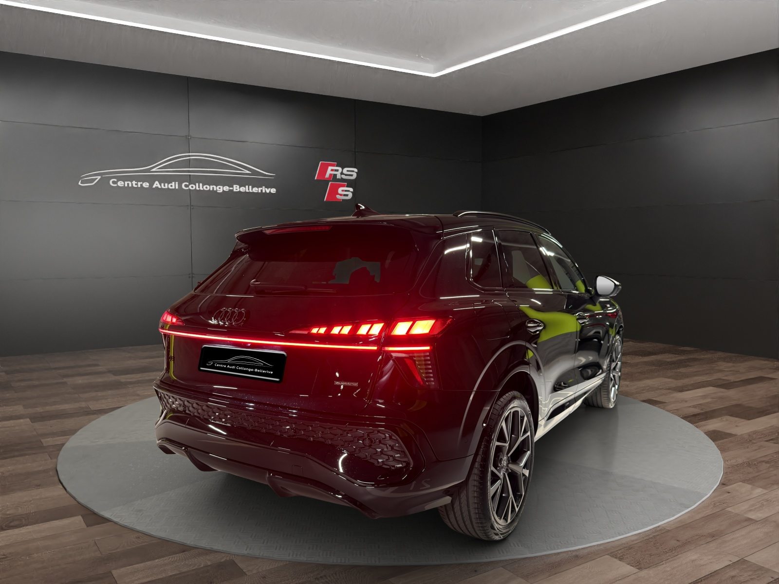 AUDI Q3 SUV TFSI 195 kW, Petrol, New car, Automatic - 6