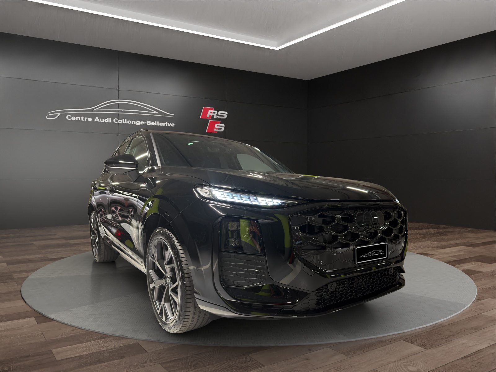AUDI Q3 SUV TFSI 195 kW, Petrol, New car, Automatic - 7