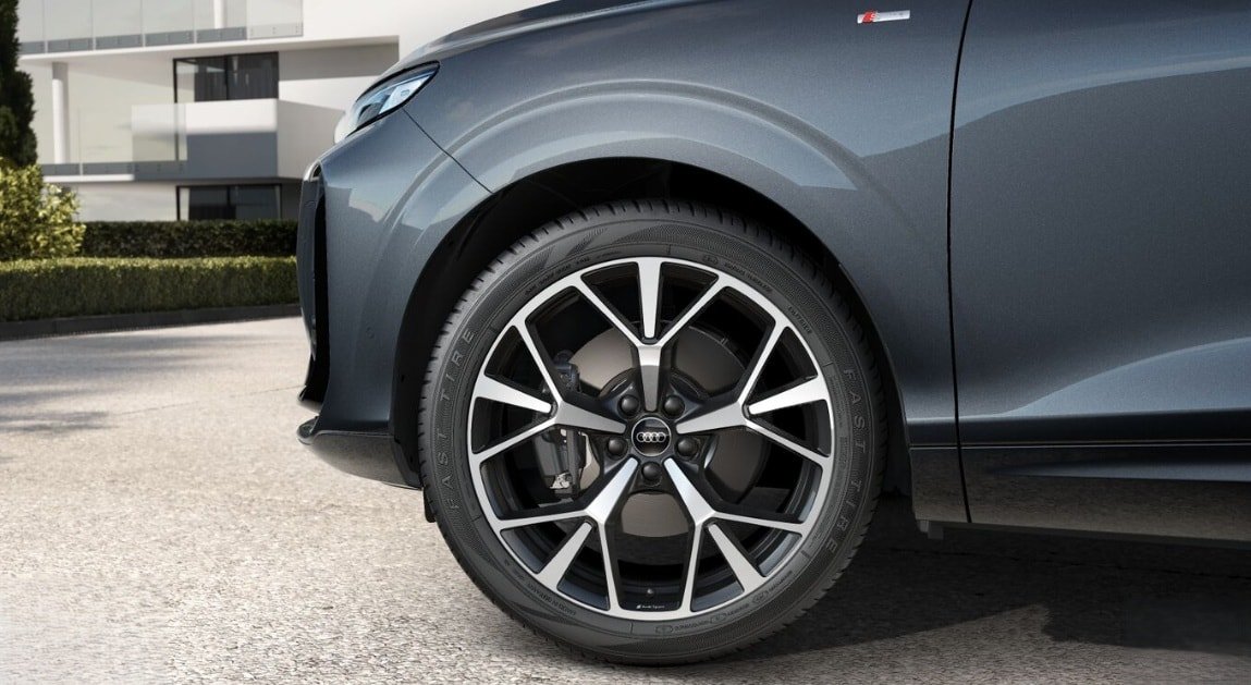AUDI Q3 SUV TFSI quattro 150 kW, Benzina, Auto nuove, Automatico - 6