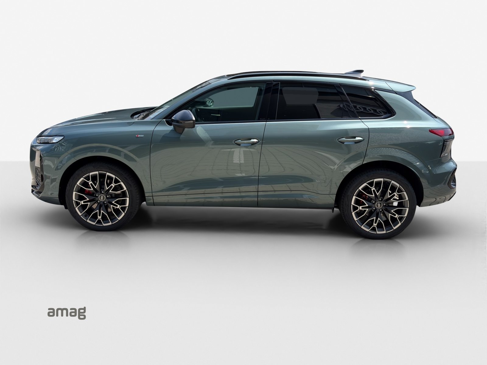 AUDI Q3 SUV TFSI 195 kW, Essence, Voiture nouvelle, Automatique - 2