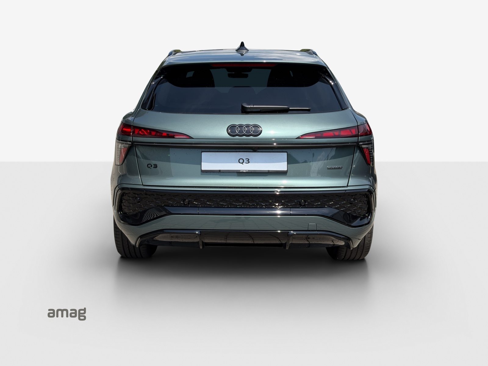 AUDI Q3 SUV TFSI 195 kW, Essence, Voiture nouvelle, Automatique - 4