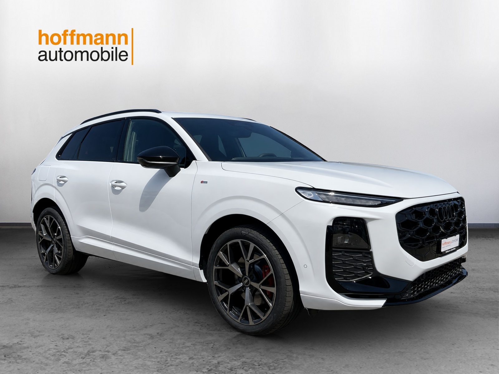 AUDI Q3 SUV TFSI 195 kW, Essence, Voiture nouvelle, Automatique - 3
