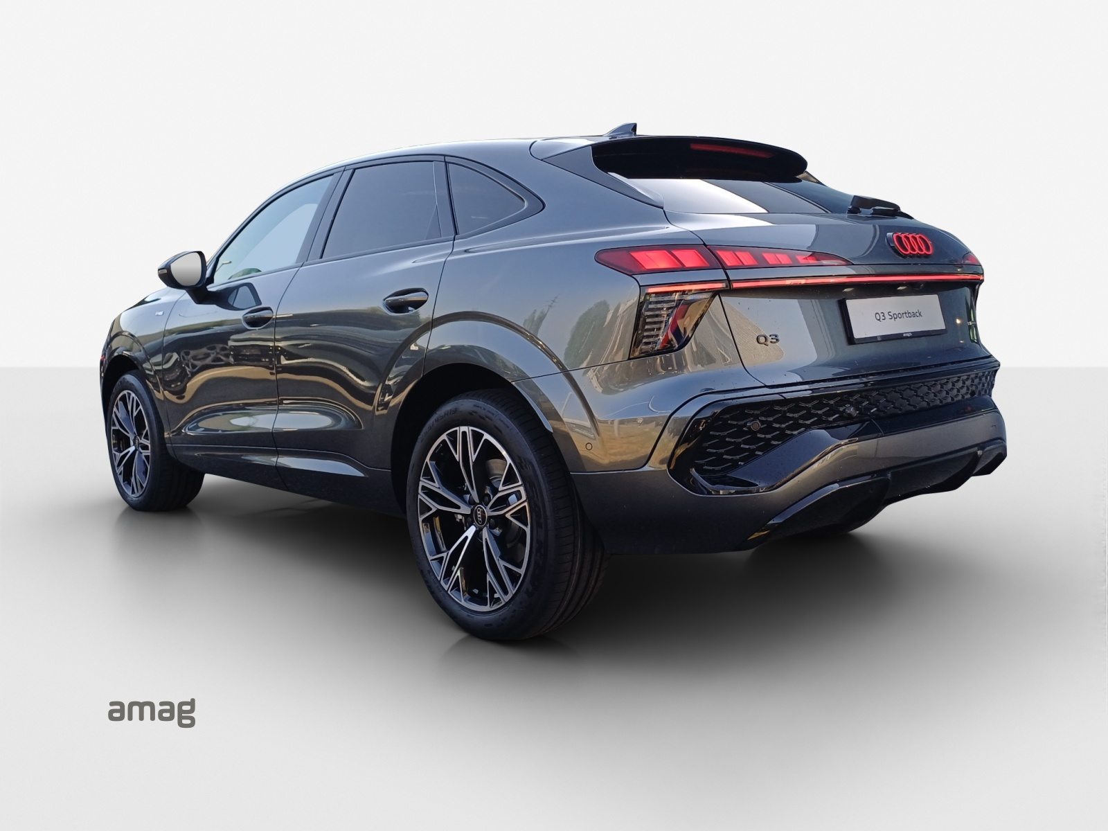 AUDI Q3 SB TFSI 195 kW, Essence, Voiture nouvelle, Automatique - 3