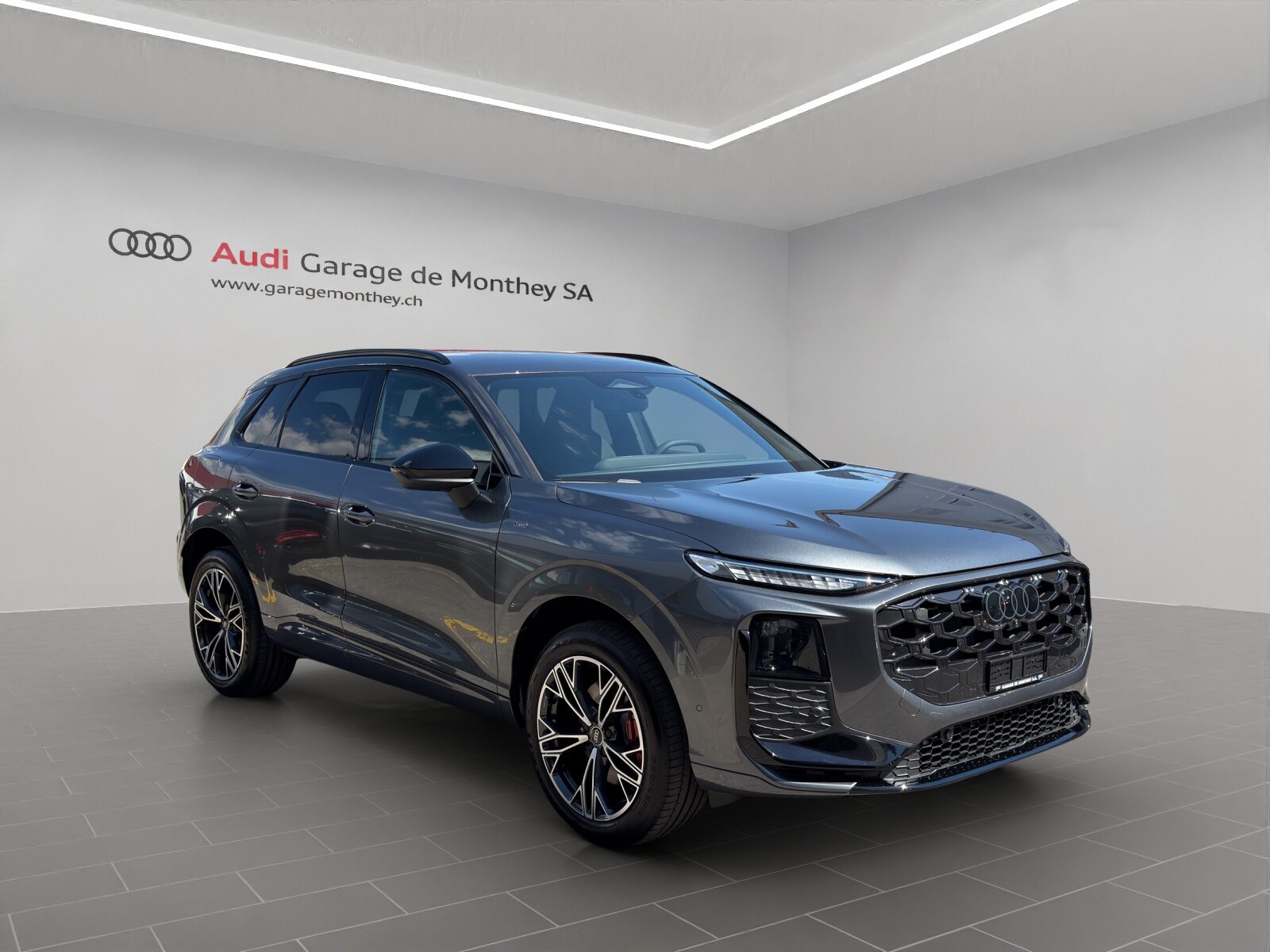 AUDI Q3 SUV e-hybrid 200 kW, Voll-Hybrid Benzin/Elektro, Neuwagen, Automatik - 2
