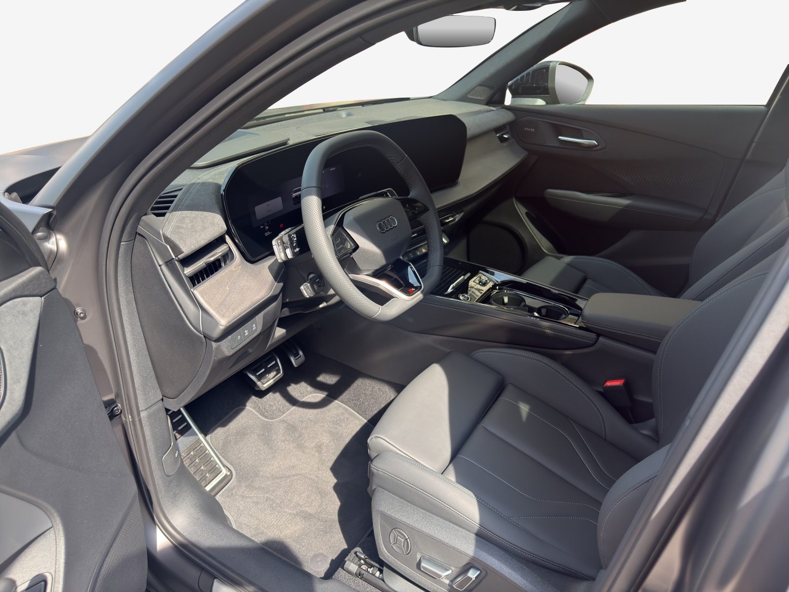 AUDI Q3 SB TFSI 195 kW, Petrol, New car, Automatic - 7