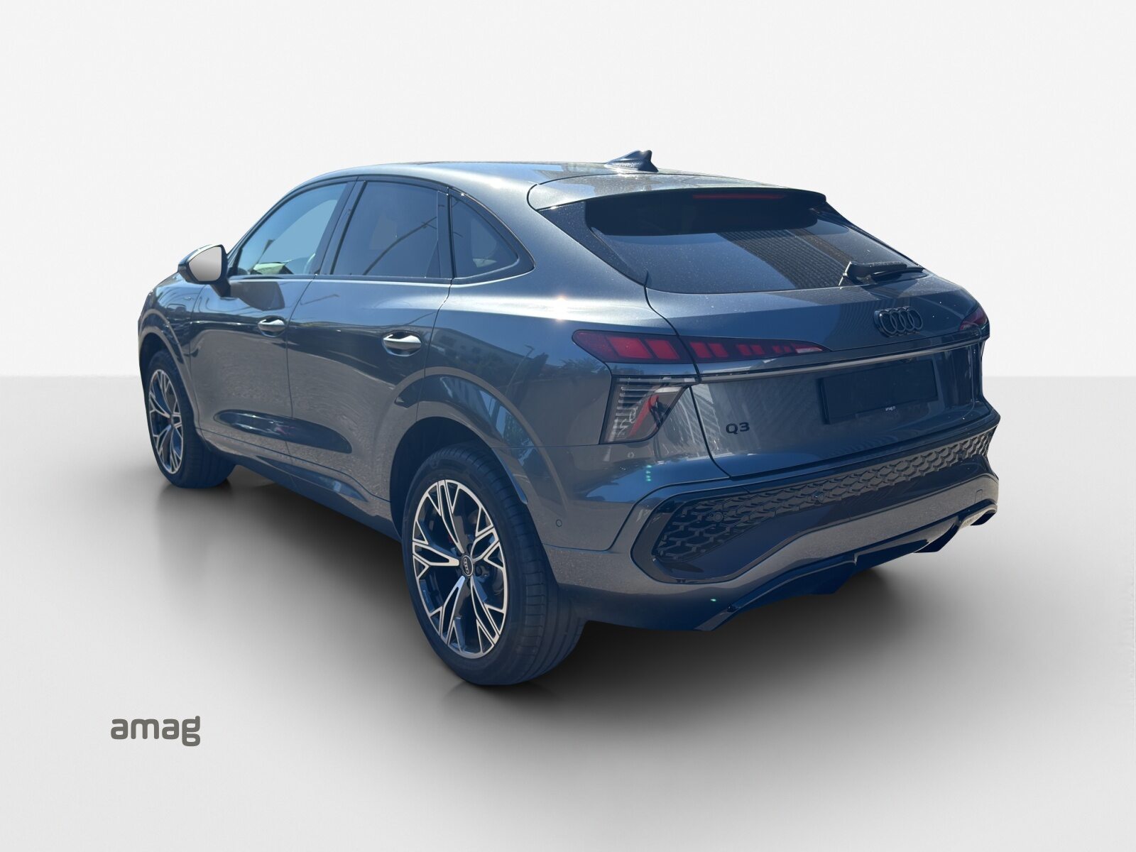 AUDI Q3 SB e-hybrid 200 kW, Full-Hybrid Petrol/Electric, New car, Automatic - 3