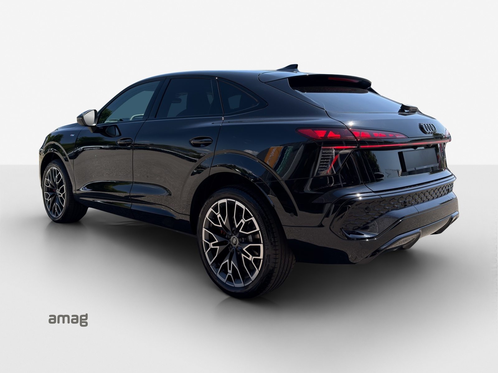 AUDI Q3 SB TFSI 195 kW, Essence, Voiture nouvelle, Automatique - 3