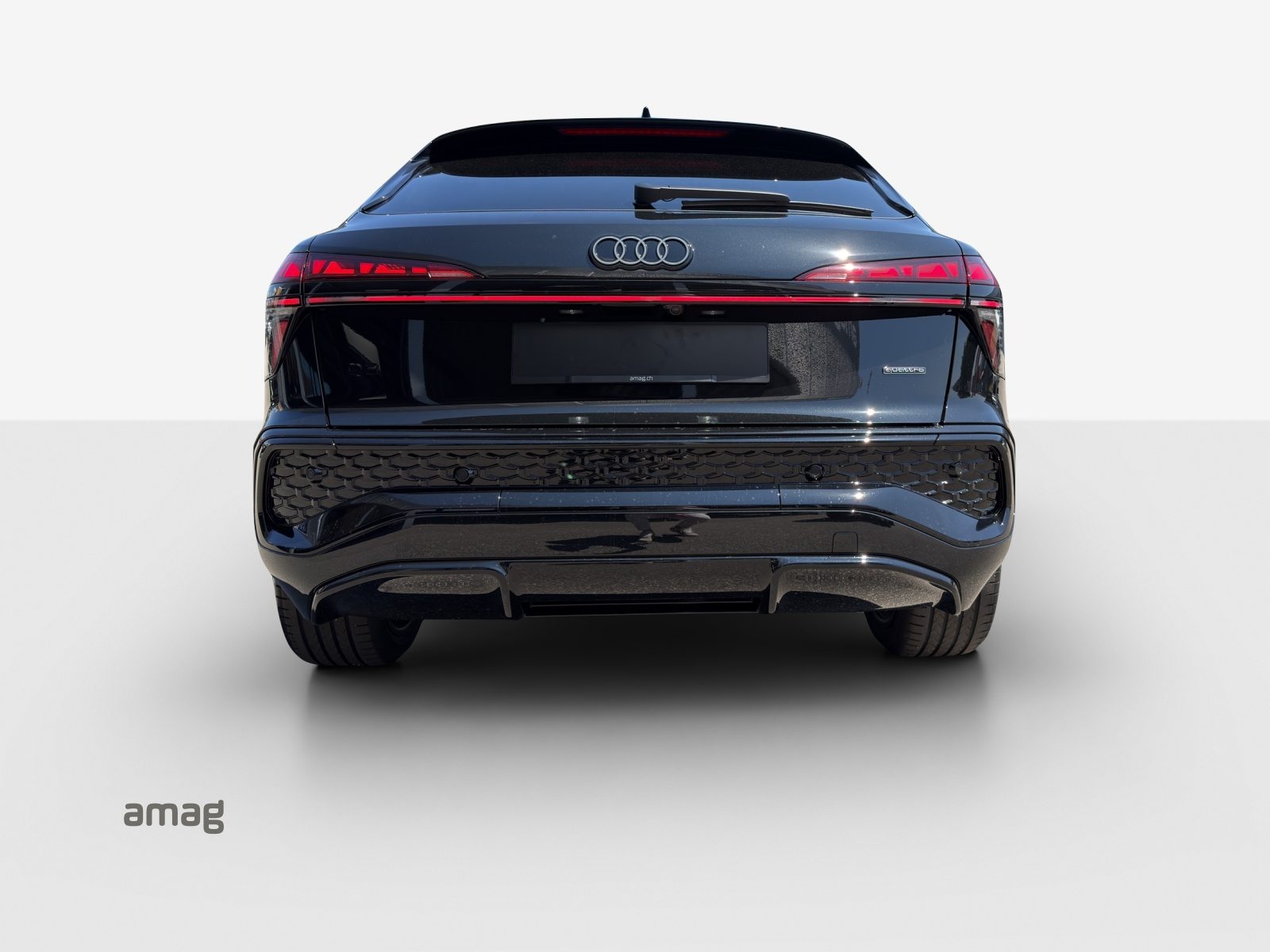 AUDI Q3 SB TFSI 195 kW, Essence, Voiture nouvelle, Automatique - 4