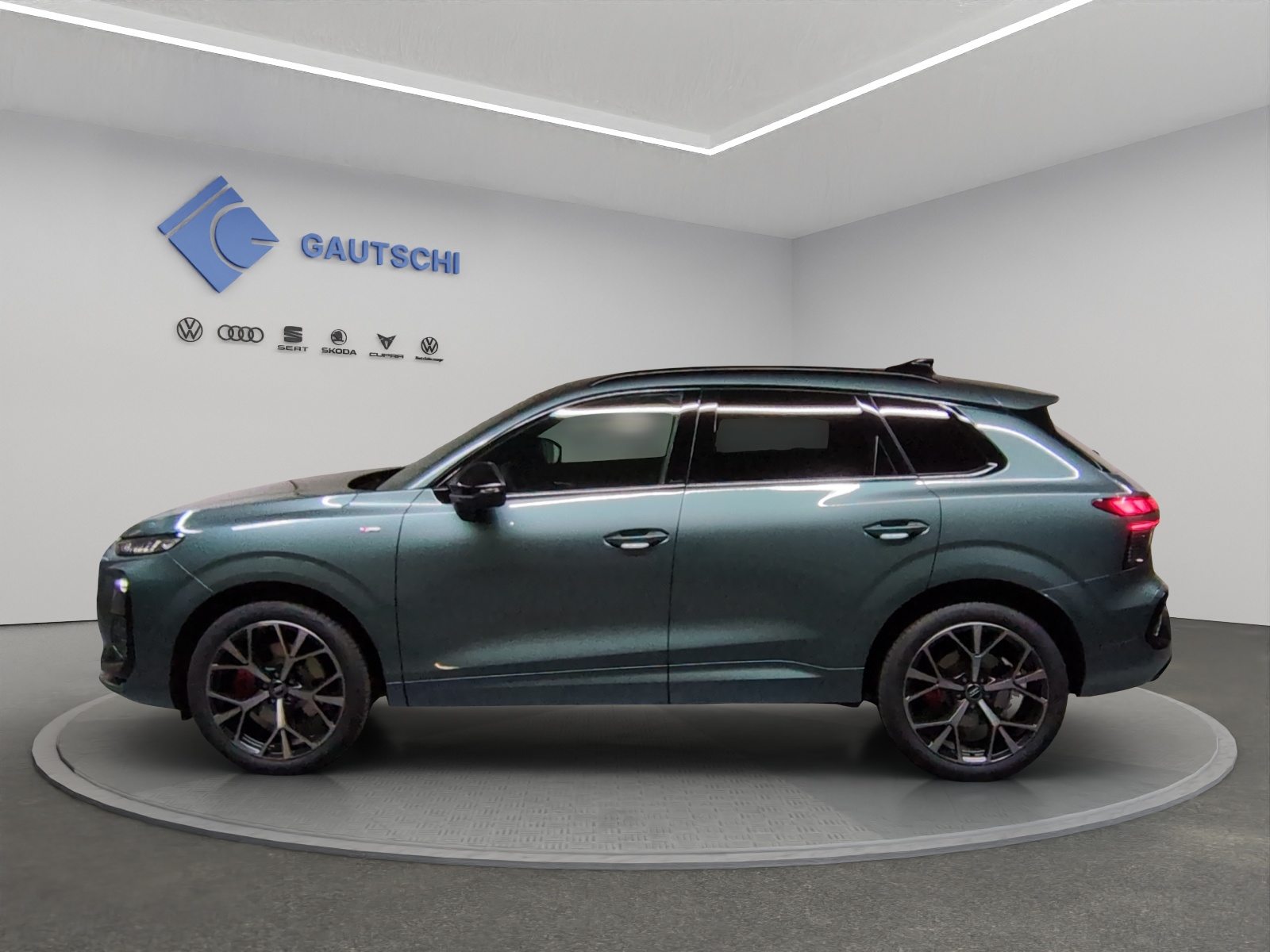 AUDI Q3 SUV TFSI 195 kW, Petrol, New car, Automatic - 2