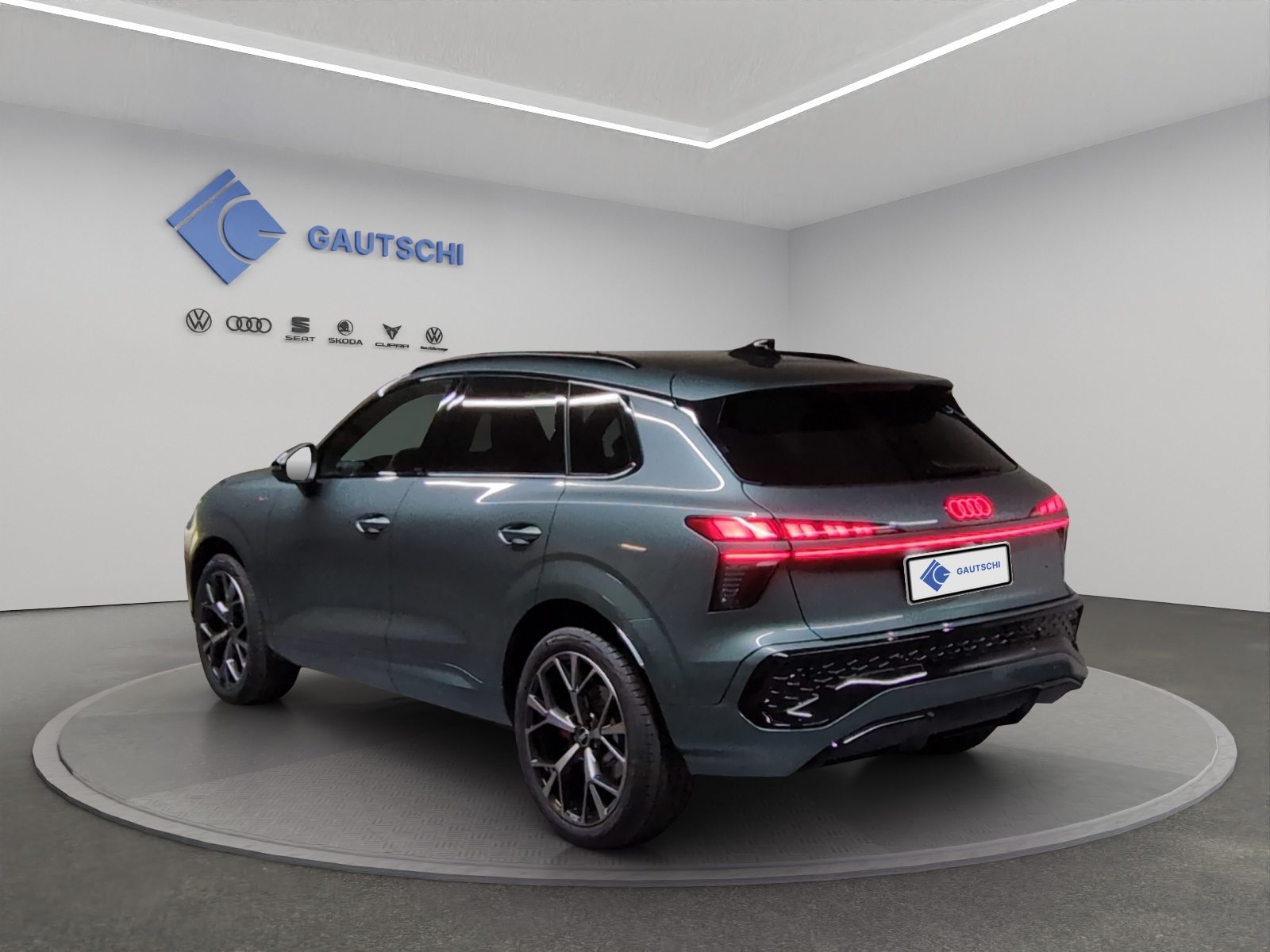 AUDI Q3 SUV TFSI 195 kW, Petrol, New car, Automatic - 3