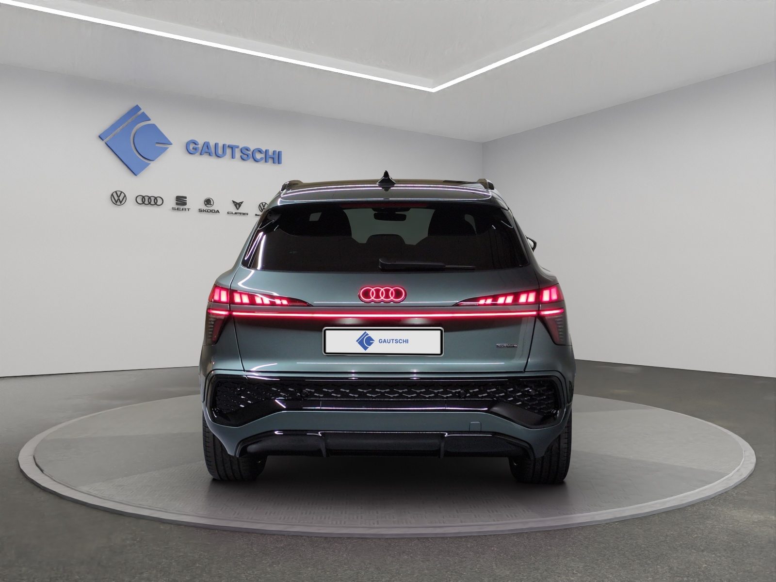 AUDI Q3 SUV TFSI 195 kW, Petrol, New car, Automatic - 4