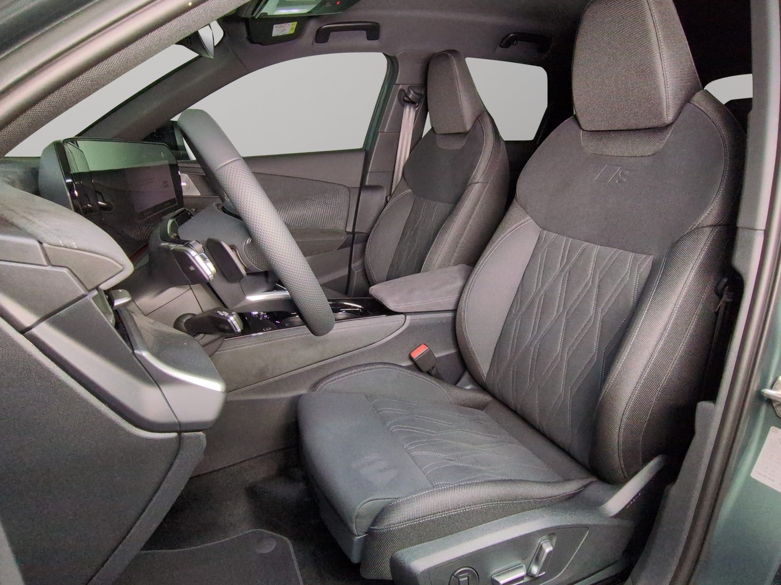 AUDI Q3 SUV TFSI 195 kW, Petrol, New car, Automatic - 6