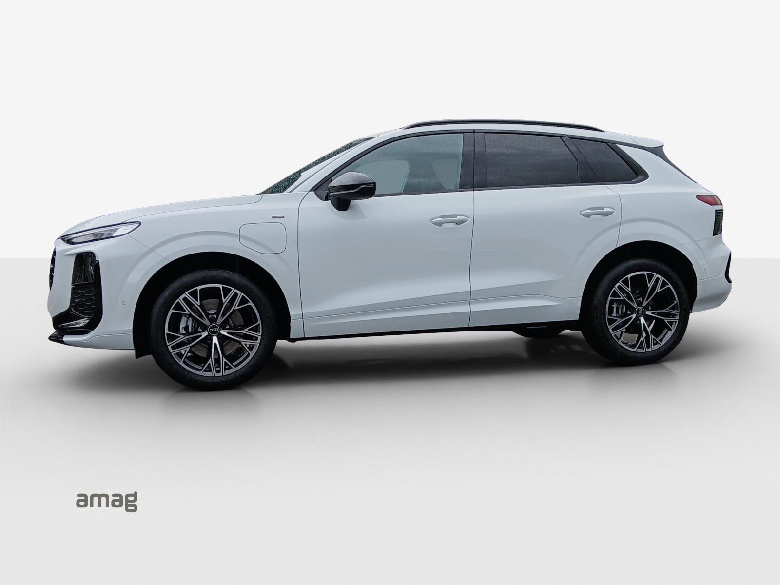 AUDI Q3 SUV e-hybrid 200 kW, Voll-Hybrid Benzin/Elektro, Neuwagen, Automatik - 2