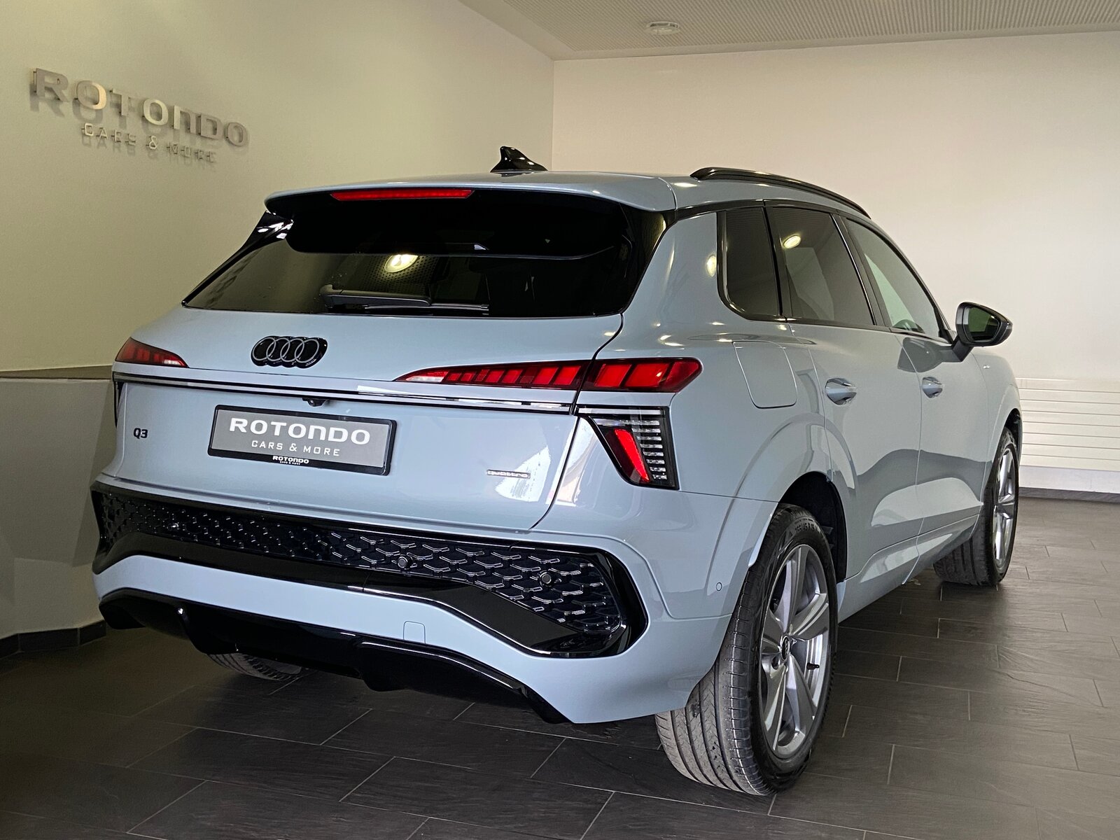 AUDI Q3 SUV TFSI quattro 265 Ps S tronic S-line, Benzina, Auto nuove, Automatico - 2