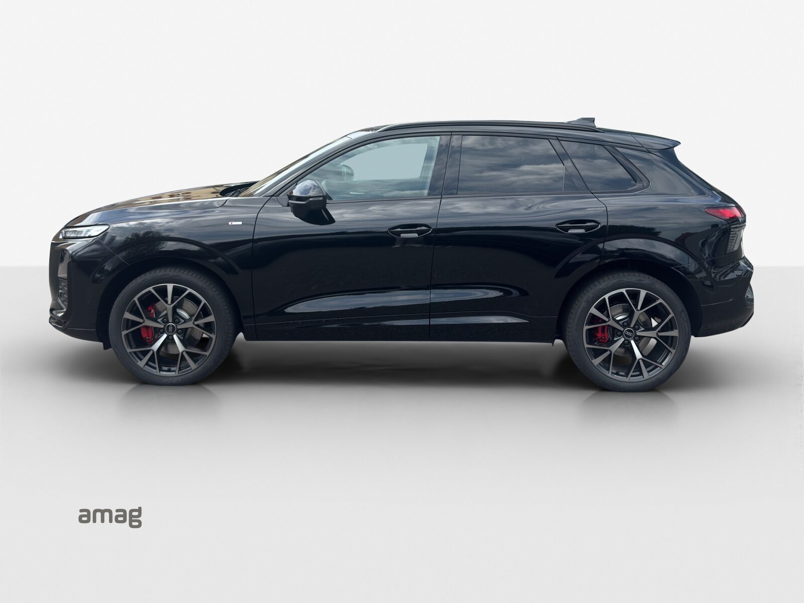 AUDI Q3 SUV TFSI 195 kW, Essence, Voiture nouvelle, Automatique - 2