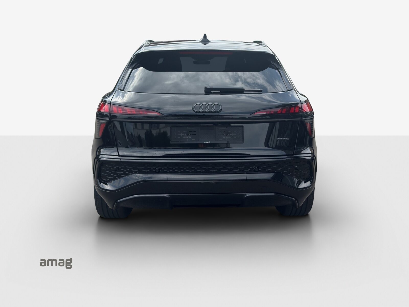 AUDI Q3 SUV TFSI 195 kW, Essence, Voiture nouvelle, Automatique - 4