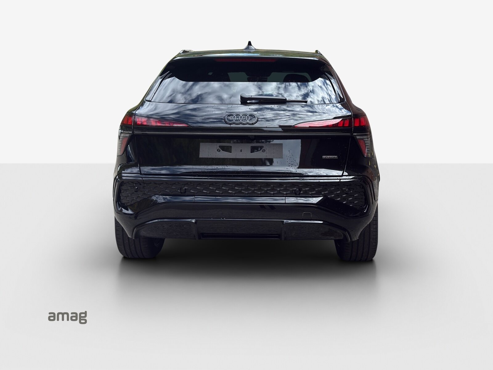 AUDI Q3 SUV TFSI 195 kW, Essence, Voiture nouvelle, Automatique - 4