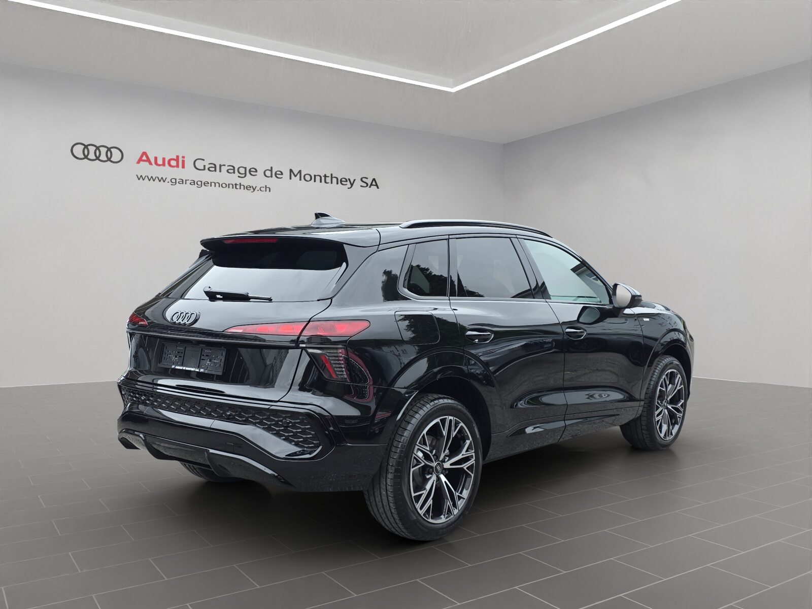 AUDI Q3 SUV TFSI 110 kW, Benzina, Auto nuove, Automatico - 4
