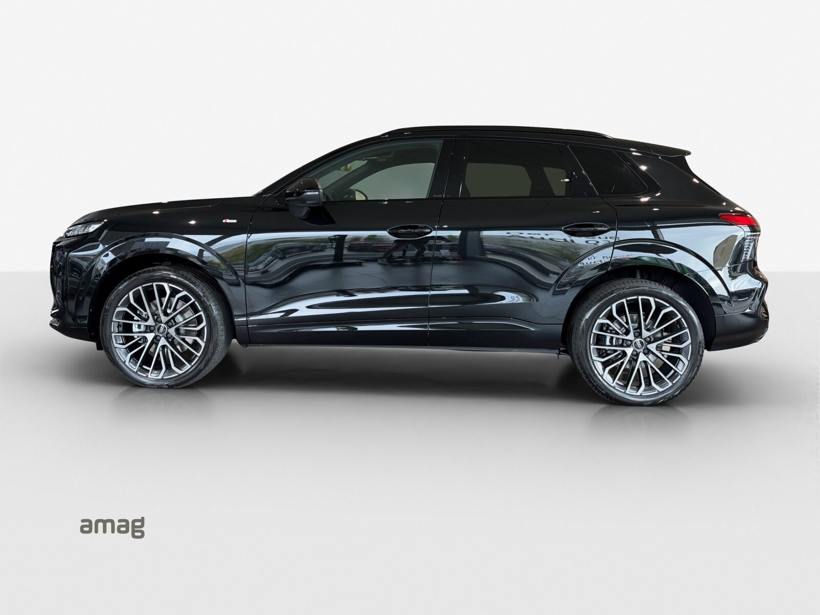 AUDI Q3 SUV TFSI 195 kW, Benzin, Neuwagen, Automatik - 2