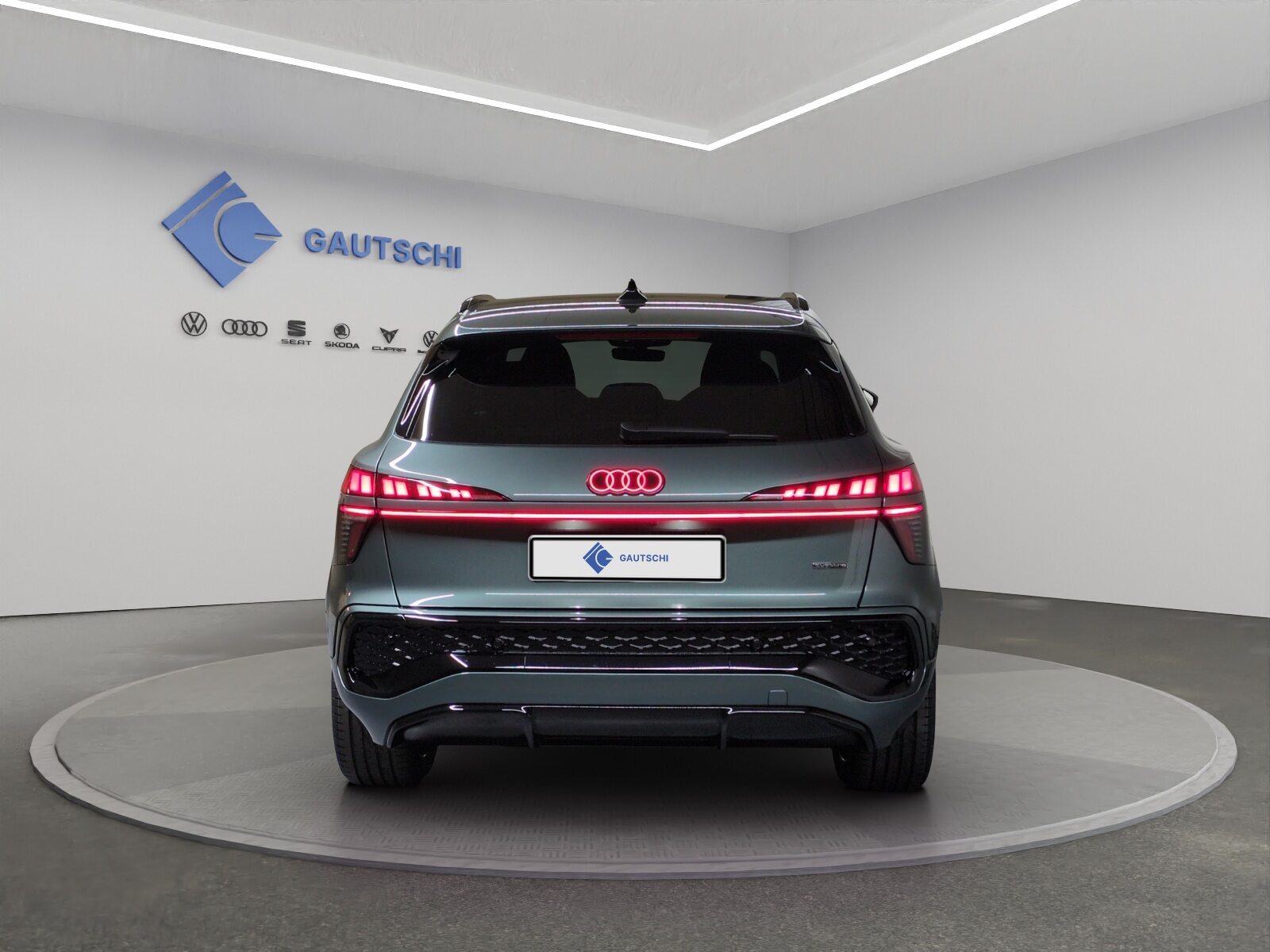 AUDI Q3 SUV TFSI 195 kW, Petrol, New car, Automatic - 4