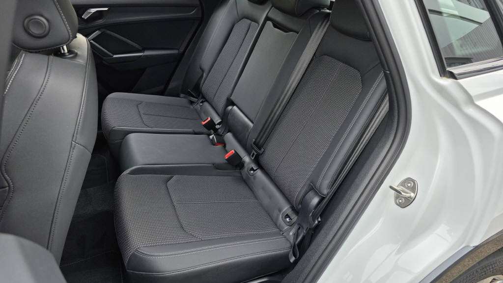 AUDI Q3 1.5 35 TFSI Advanced Attraction S-Tronic, Hybride Léger Essence/Électricité, Occasion / Utilisé, Automatique - 7
